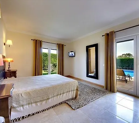 Vila Carisa Villa *